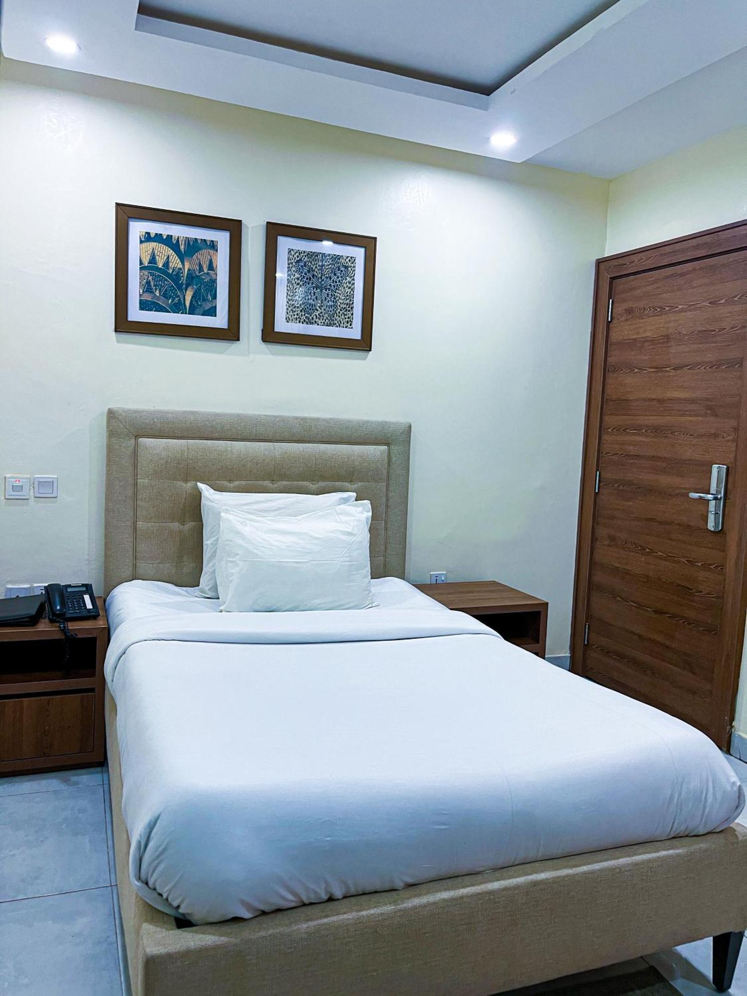Plush Hotel,Abuja Extérieur photo
